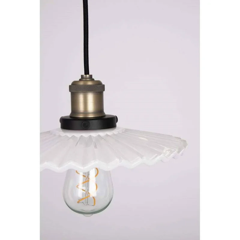 Suspension COBBLER, blanche, Ø 25 cm de Globen Lighting en Blanc, Antiek messing – photo produit 1 sur 5