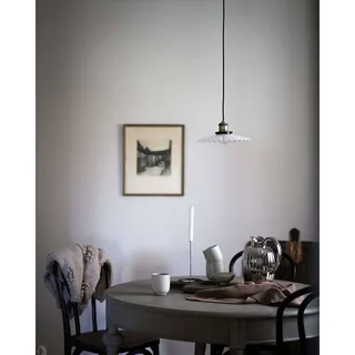 Suspension COBBLER, blanche, Ø 25 cm de Globen Lighting en Blanc, Antiek messing – photo produit 5 sur 5