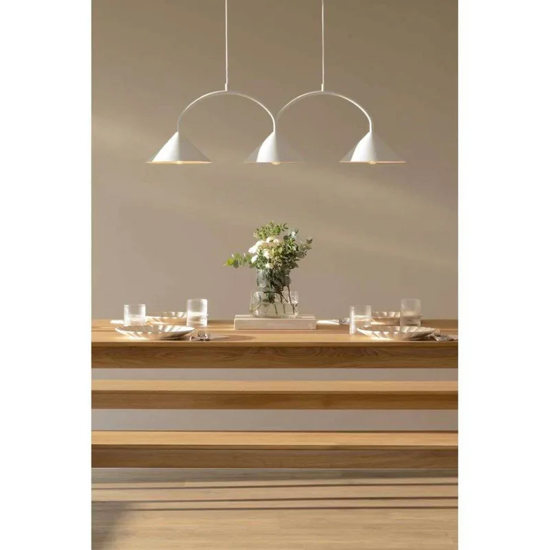 Suspension CURVE 3, 3 lampes, 95 cm de Globen Lighting en Blanc – photo produit 3 sur 4