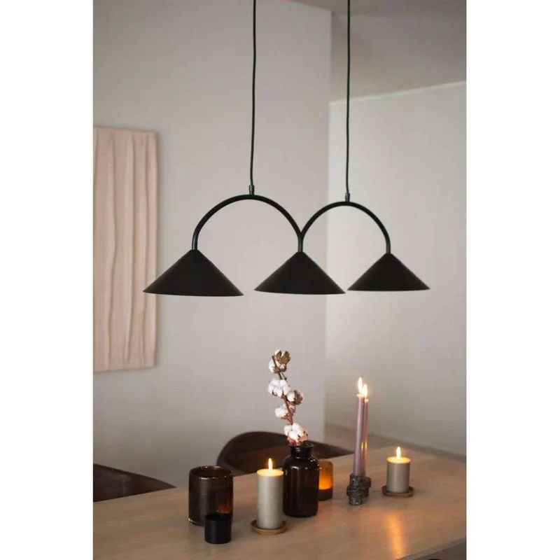 Pendel CURVE 3, 3 lamper, 95 cm fra Globen Lighting i Sort – produktbillede 1 af 2