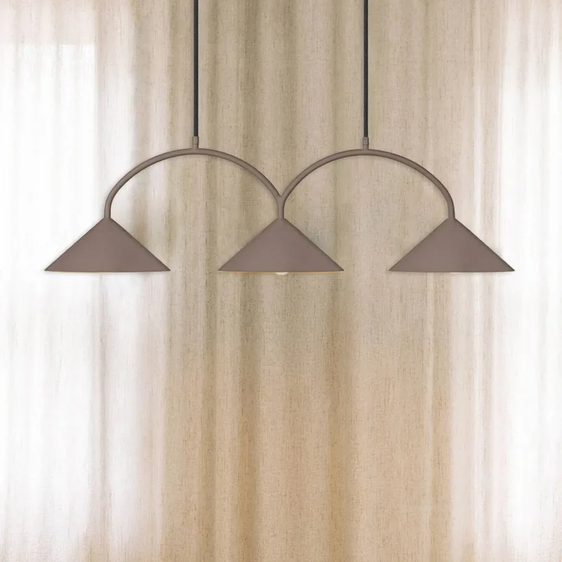 hanglamp CURVE, lengte 95 cm, 3-lamps. fra Globen Lighting i Brun – produktbillede 1 af 2
