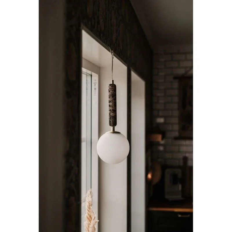 hanglamp Torrano, bruin, Ø 15 cm från Globen Lighting i Bruin gemarmerd, Vit, Geborsteld messing – produktbild 1 av 2