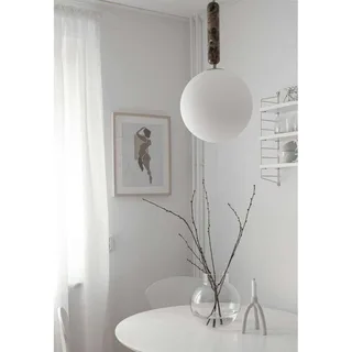 hanglamp Torrano, groen, Ø 30 cm från Globen Lighting i Donkergroen gemarmerd, Vit, Geborsteld messing – produktbild 3 av 4