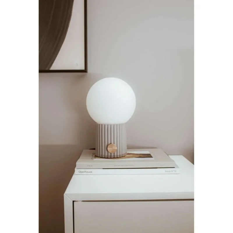 Lampe de table Hubble Ø15 cm Gris de Globen Lighting – photo produit