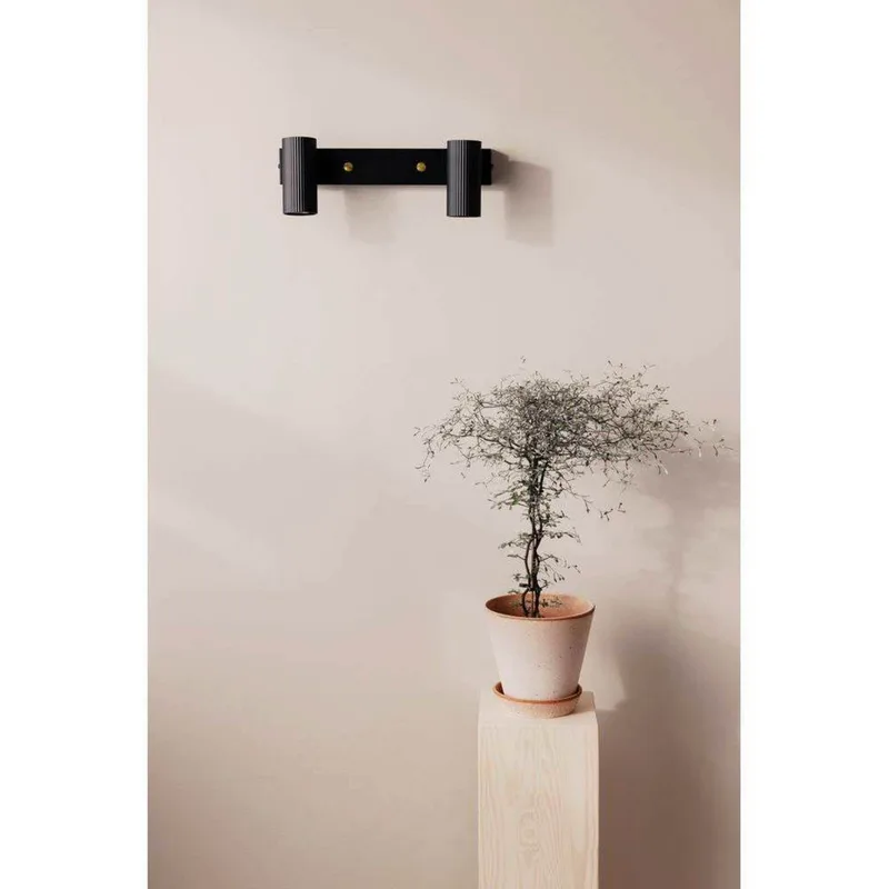 Hubble 2 Wandlamp Black fra Globen Lighting – produktbillede