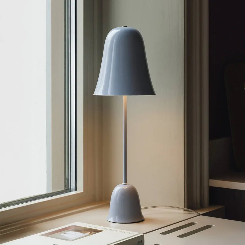 tafellamp Blåklockan, hoogte 56 cm fra Globen Lighting i Lyseblå – produktbillede 1 af 4