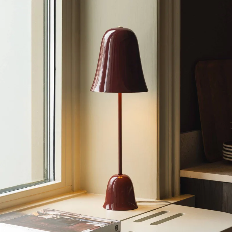 tafellamp Blåklockan, hoogte 56 cm de Globen Lighting en Wijnrood – photo produit 1 sur 3