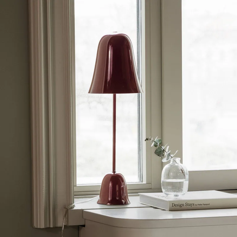 tafellamp Blåklockan, hoogte 56 cm de Globen Lighting en Wijnrood – photo produit 2 sur 3