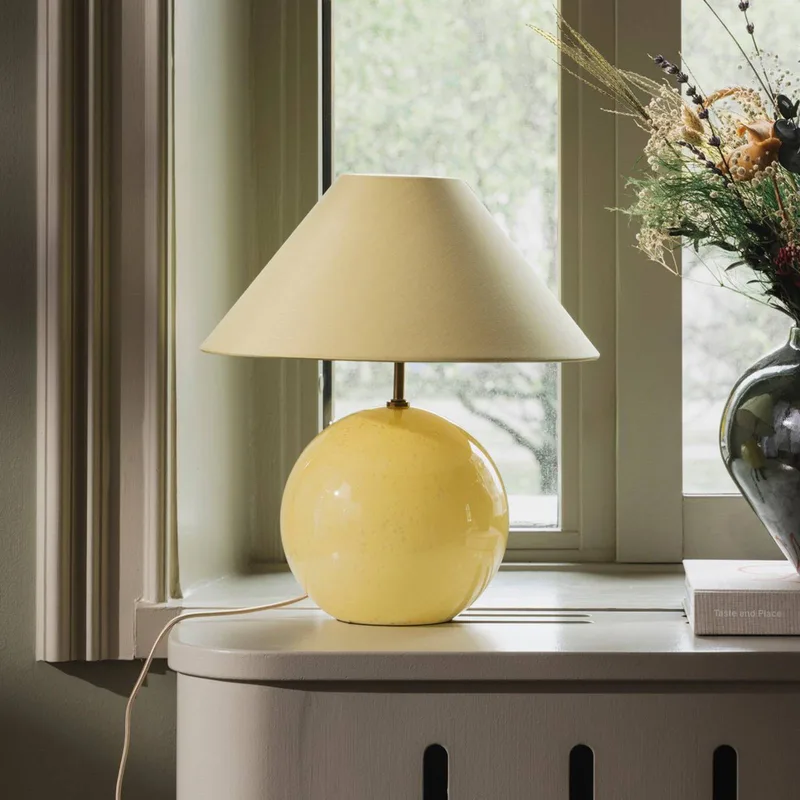tafellamp IRIS, geel/geel, hoogte 39 cm fra Globen Lighting i Gul – produktbillede 2 af 5