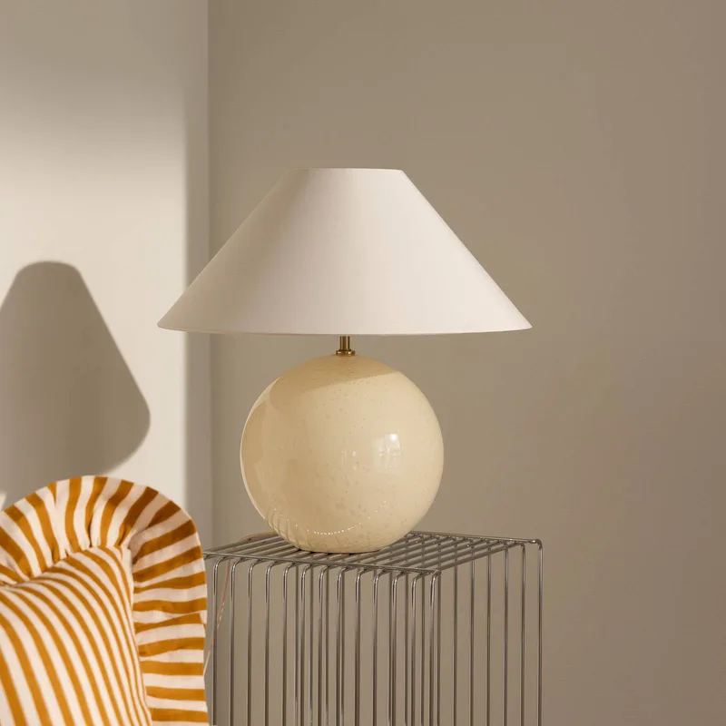 tafellamp IRIS, hoogte 45 cm fra Globen Lighting i Creme – produktbillede 1 af 3