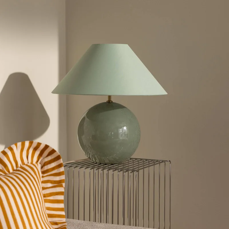 tafellamp IRIS, hoogte 45 cm de Globen Lighting en Vert – photo produit 1 sur 2