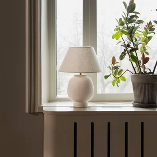 tafellamp Lorenzo, hoogte 46 cm, keramiek de Globen Lighting en Beige – photo produit 2 sur 3