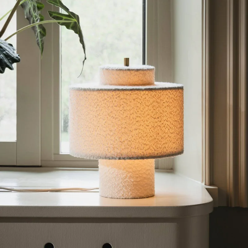 tafellamp Noah, hoogte 31 cm, textiel van Globen Lighting in Wit – productfoto 1 van 4