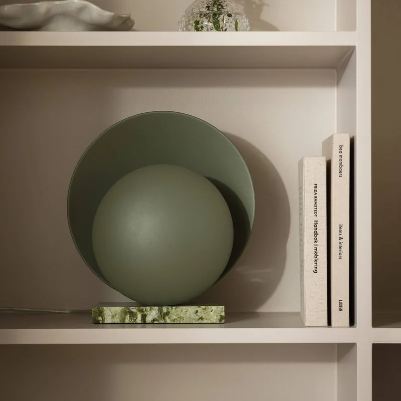 tafellamp ORBIT, groen, marmer, hoogte 32 cm van Globen Lighting in Mosgroen – productfoto 1 van 2