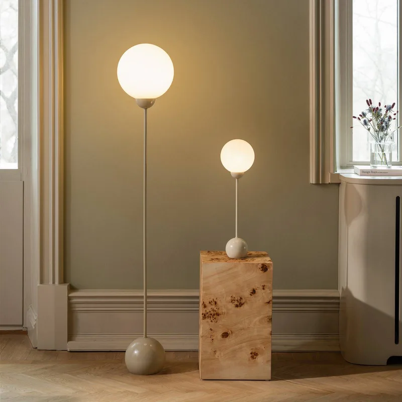 Ripley Tischleuchte Beige, 52 cm von Globen Lighting in Beige, Weiß – Produktfoto 3 von 4