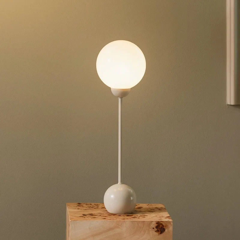 Ripley Tischleuchte Beige, 52 cm von Globen Lighting in Beige, Weiß – Produktfoto 1 von 4