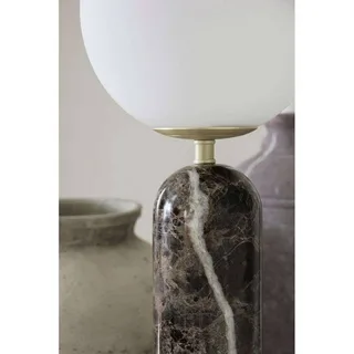 tafellamp Torrano, bruin, hoogte 53 cm från Globen Lighting i Bruin gemarmerd, Vit, Geborsteld messing – produktbild 1 av 5