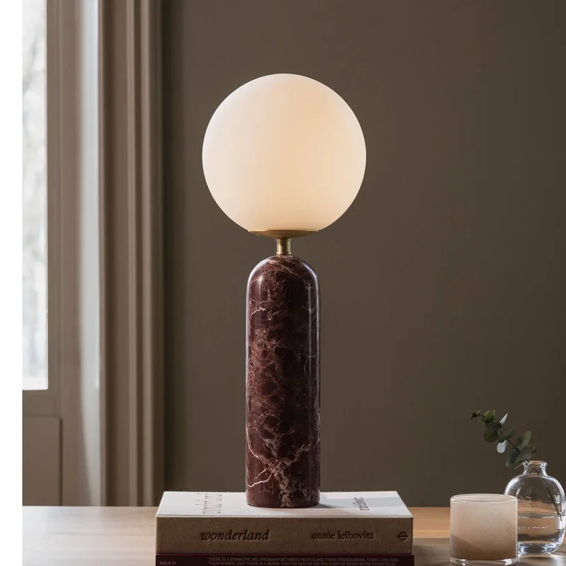 tafellamp Torrano, rood, hoogte 53 cm, marmer från Globen Lighting i Rosso levanto, Vit – produktbild 1 av 4