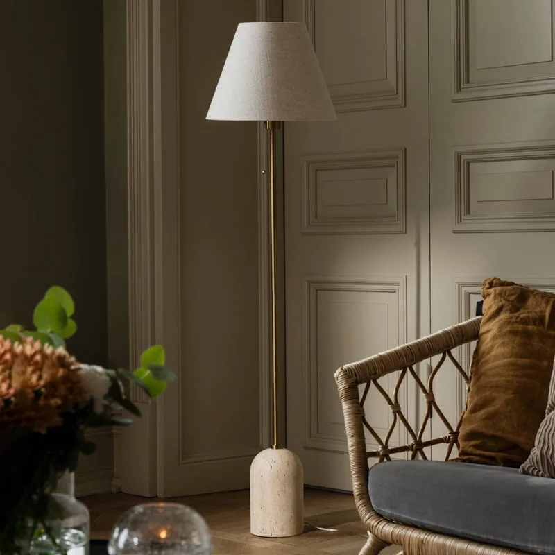 Lampe sur pied Gino Travertin beige de Globen Lighting en Beige, Laiton – photo produit 2 sur 5