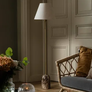 Lampadaire Gino, pied en marbre, beige, 145 cm de Globen Lighting en Beige, Bruin gemarmerd, Laiton – photo produit 2 sur 5