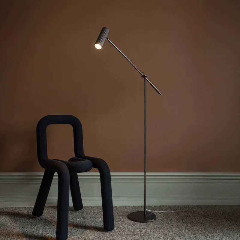 vloerlamp Hubble READ, metaal fra Globen Lighting i Bronze – produktbillede