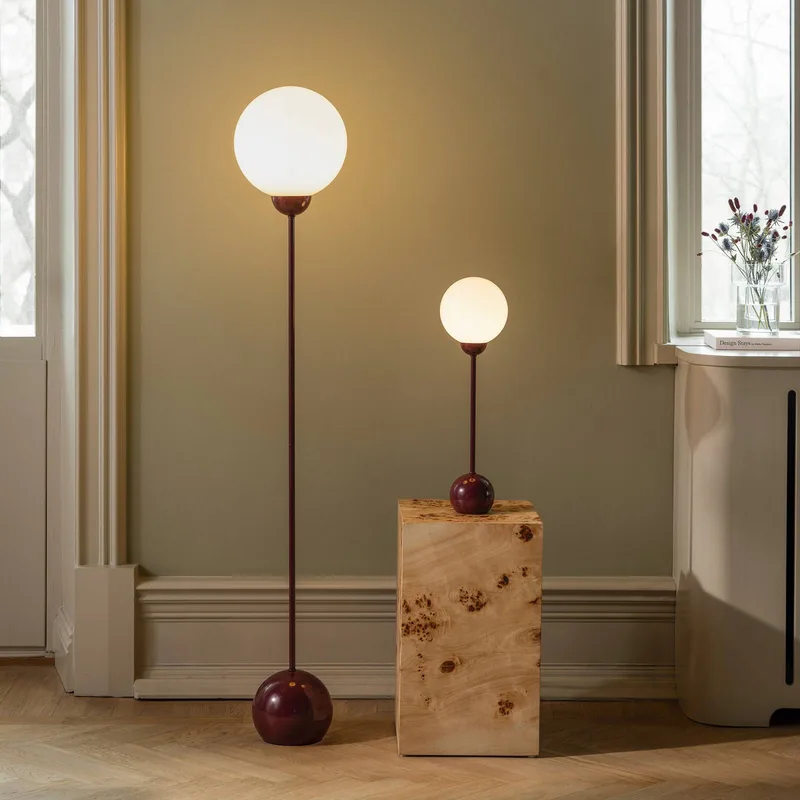 vloerlamp Ripley, bordeauxrood glas 144 cm från Globen Lighting i Vit, Bordeauxrood – produktbild 5 av 5