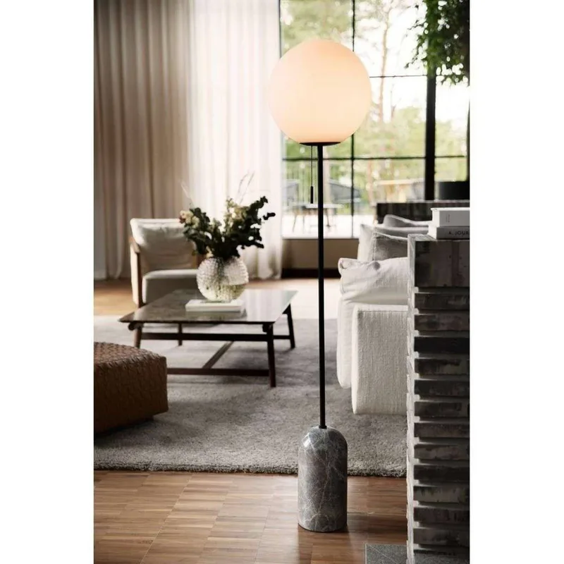vloerlamp Torrano, bruin, hoogte 145 cm van Globen Lighting in Bruin gemarmerd, Wit, Geborsteld messing – productfoto 5 van 5