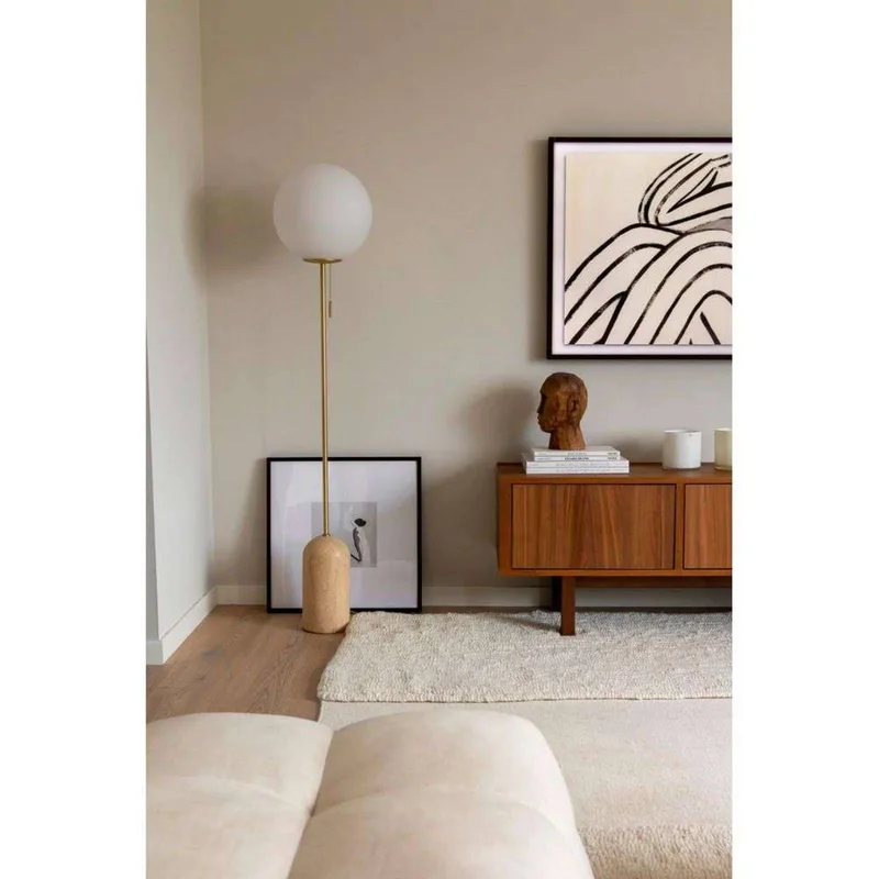 Lampe sur pied Torrano Travertine de Globen Lighting en Beige, Blanc, Geborsteld messing – photo produit 3 sur 3