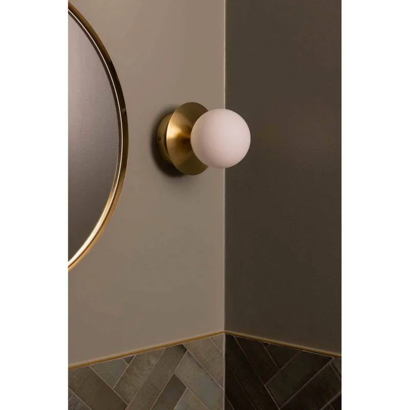 wandlamp ART DECO, messing/wit Ø 16 cm IP44 van Globen Lighting in Geborsteld messing, Wit – productfoto 2 van 3