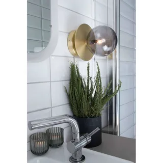 wandlamp ART DECO, messing/wit Ø 16 cm IP44 van Globen Lighting in Geborsteld messing, Wit – productfoto 1 van 3