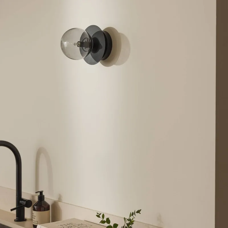 væglampe ART DECO, sort/grå Ø 16 cm IP44 fra Globen Lighting i Rookgrijs, Sort – produktbillede 1 af 2