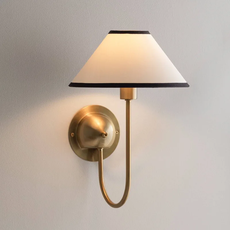 wandlamp IRIS, crèmekleurig, hoogte 32 cm by Globen Lighting in Cream, Geborsteld messing – product photo 1 of 2