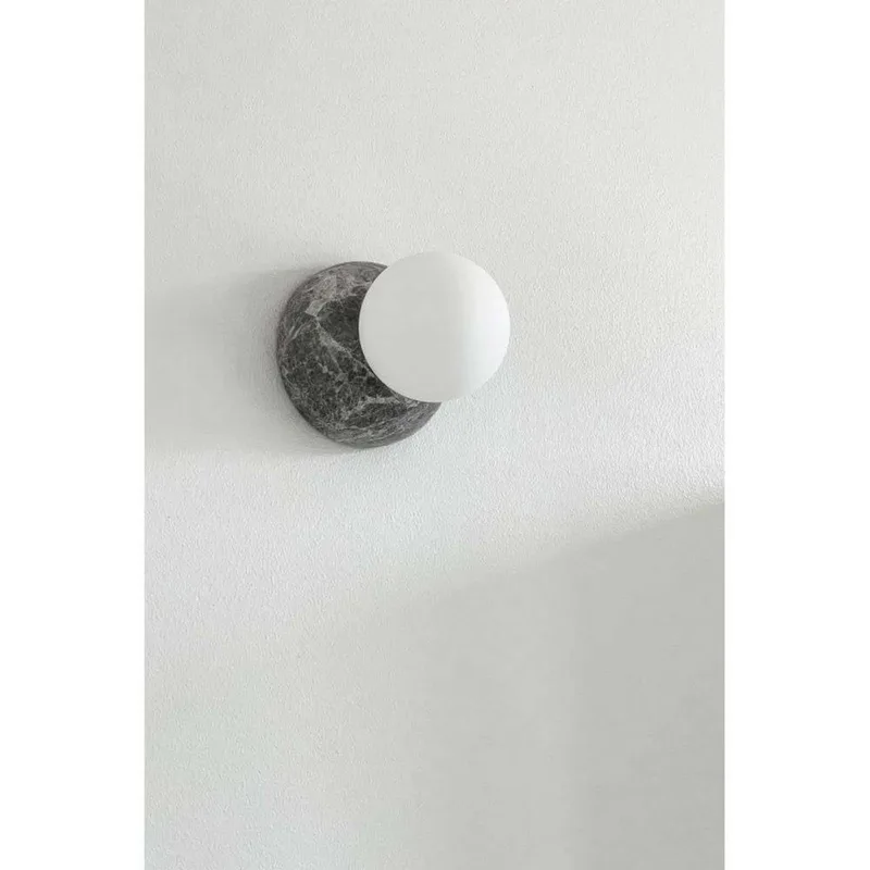 wandlamp Torrano, grijs, Ø 13 cm, IP44 fra Globen Lighting i Grijs gemarmerd, Hvid – produktbillede 1 af 4