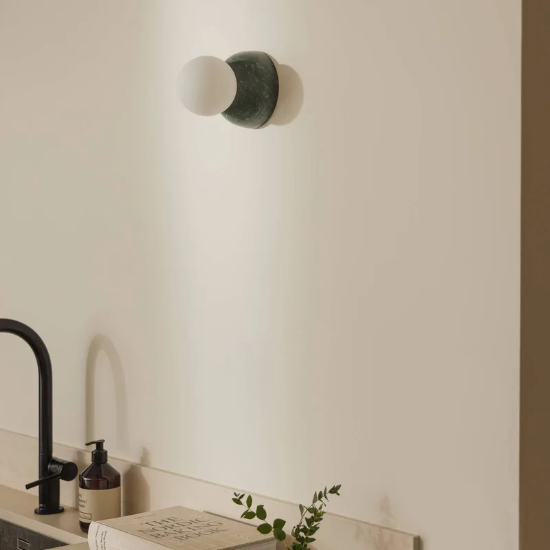 Torrano Wandleuchte 13 cm IP44 Grün von Globen Lighting in Weiß, Dunkelgrün – Produktfoto 1 von 2