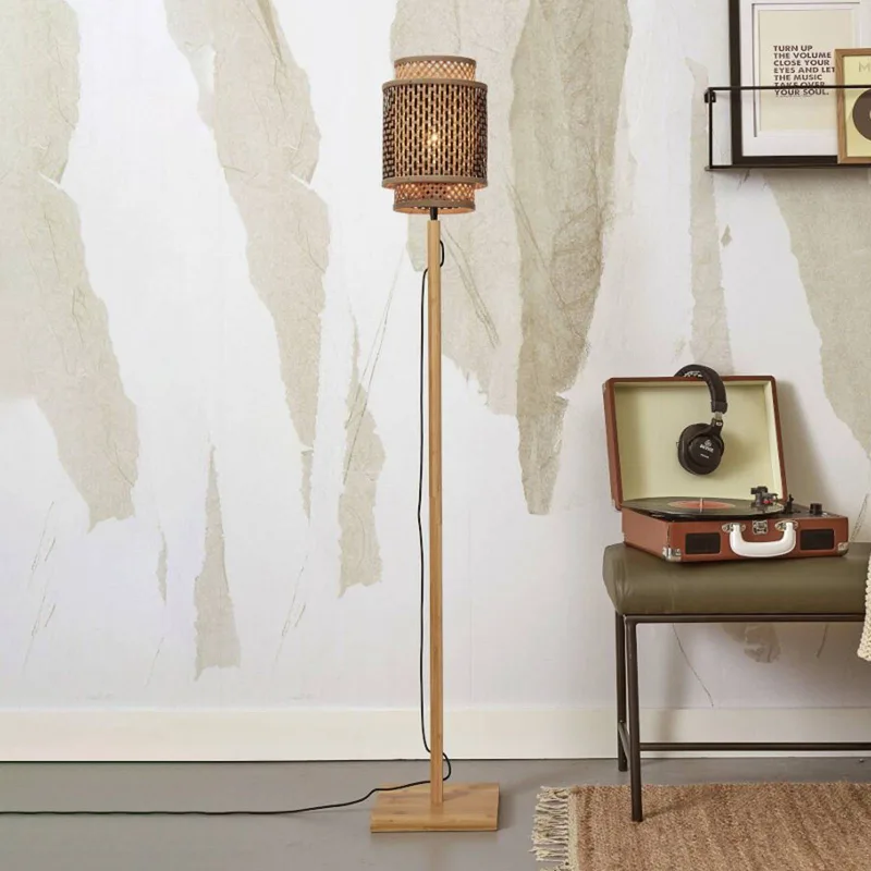 Bhutan vloerlamp, hoogte 135 cm, naturel från Good&Mojo i Natur – produktbild 1 av 5