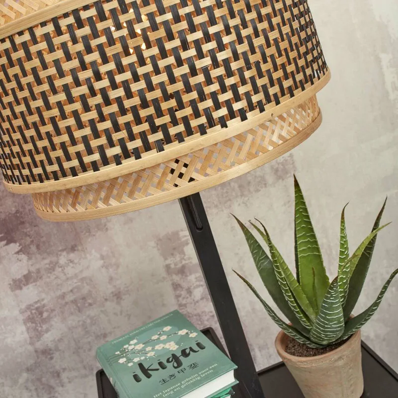 Lampadaire bambou abat-jour bambou naturel/noir, h. 160cm de Good&Mojo en Noir, Naturel – photo produit 4 sur 5