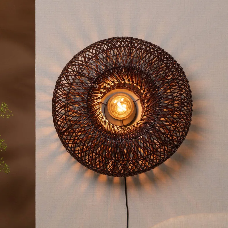 Applique avec prise Arizona - Marron - Rotin de Good&Mojo en Bordeauxrood – photo produit 1 sur 5