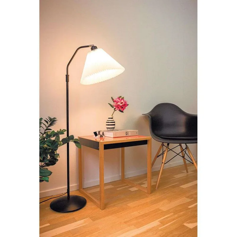 Berlin Lampadaire Antique Brass de Halo Design – photo produit