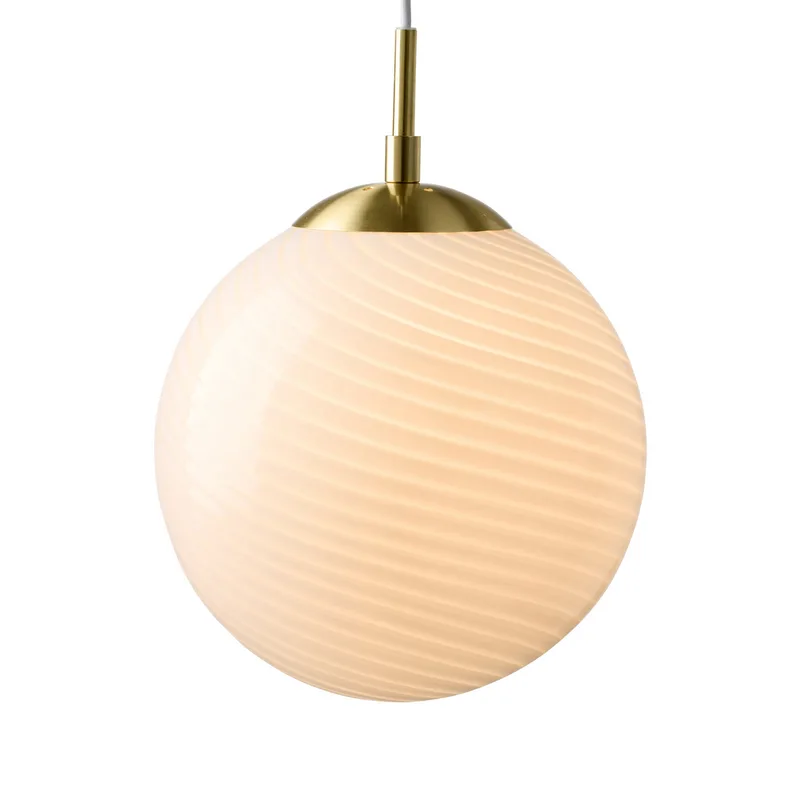 CANDY BALL Hängelampe, opal/altmessing Ø 25 cm von Halo Design – Produktfoto