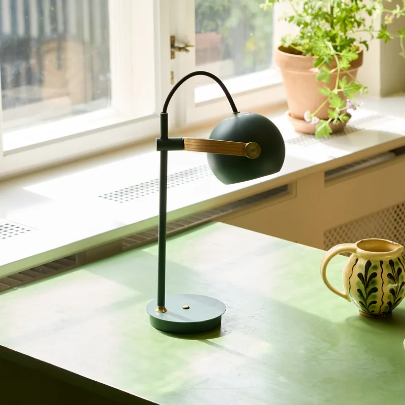 DC PORTABLE LED-acculamp, donkergroen, metaal fra Halo Design – produktbillede