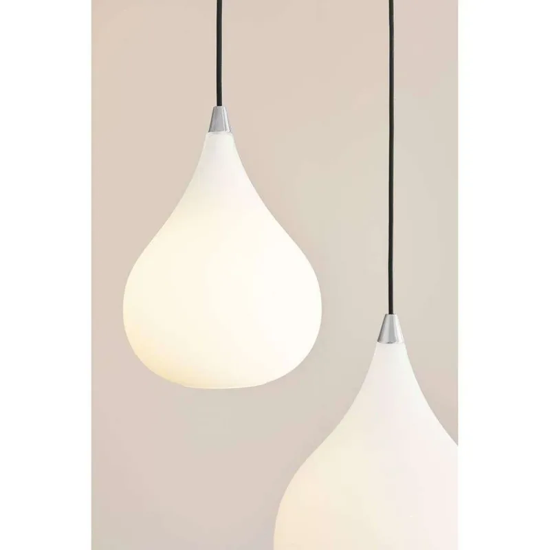 Drops Pendelleuchte Ø17 Opal von Halo Design – Produktfoto