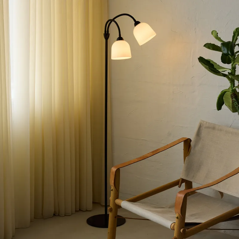 GLOW vloerlamp, zwart, hoogte 130 cm, 2-lamps von Halo Design – Produktfoto