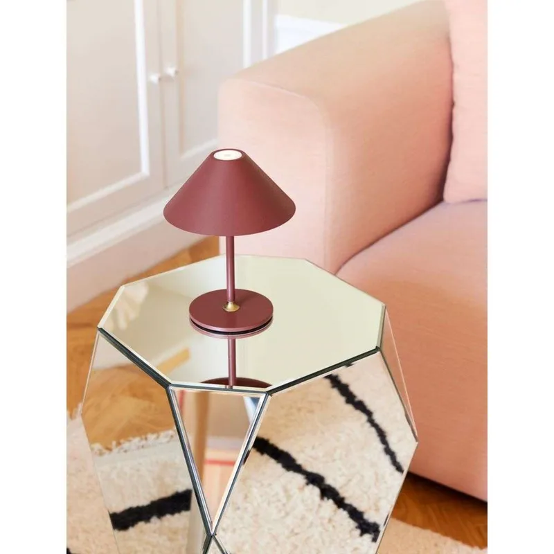 Hygge Portable Taffellamp Bordeaux fra Halo Design – produktbillede