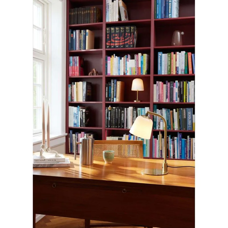 Room 49 Tafellamp Antique Brass/Opal fra Halo Design – produktbillede