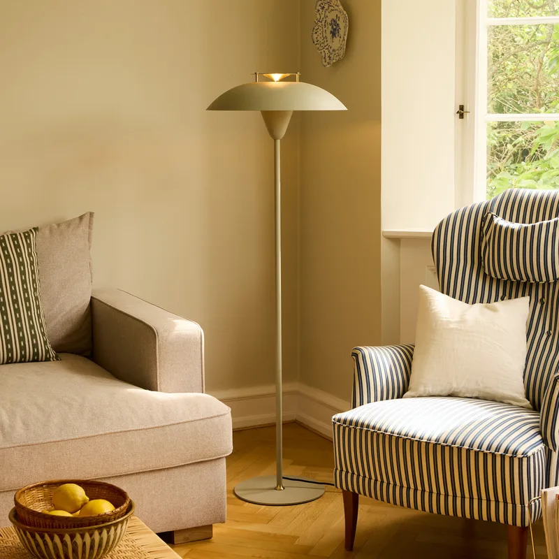 STEPP vloerlamp, crème, hoogte 140 cm, metaal von Halo Design – Produktfoto