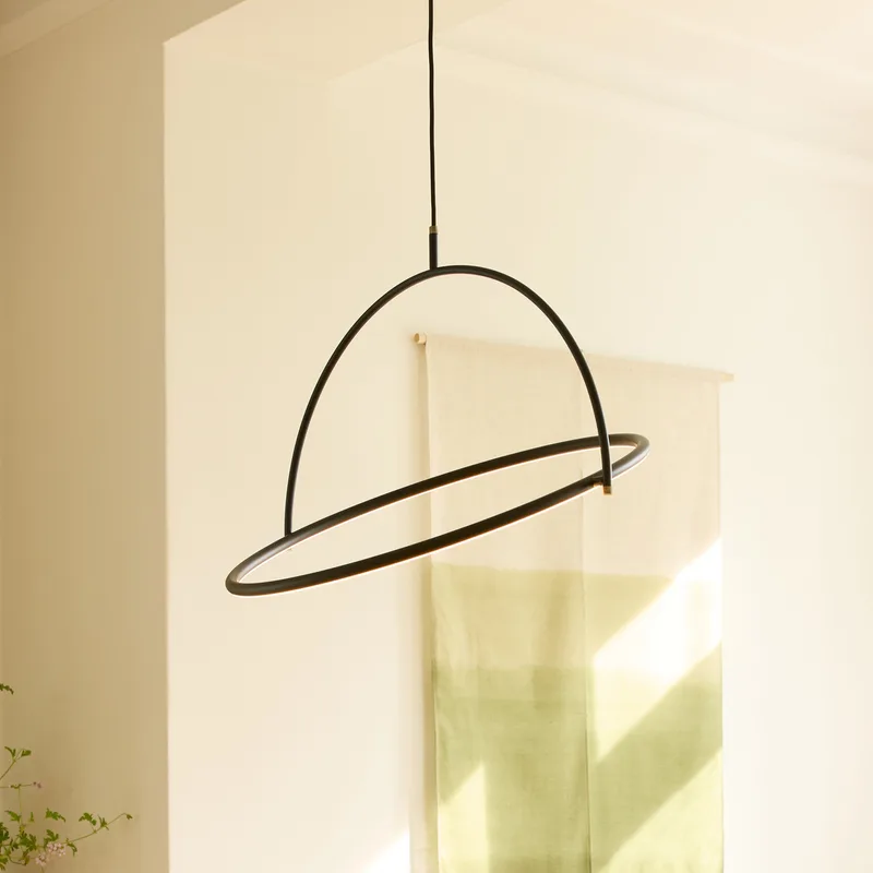 TILT LED hanglamp, Ø 60 cm, zwart, stepdim van Halo Design – productfoto