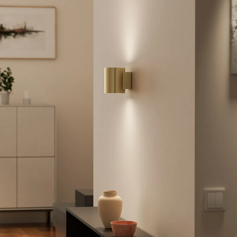Evoke wandlamp, IP44, 12 cm, messing de Herstal – photo produit