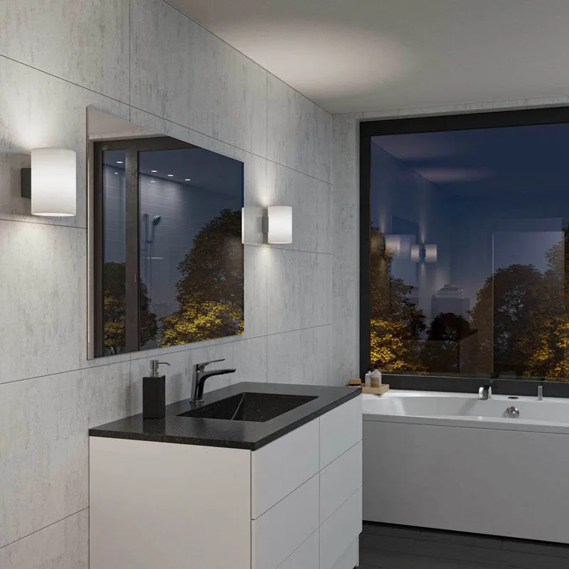 Evoke Wandlamp IP44 Large Anthracite/Opaal fra Herstal – produktbillede