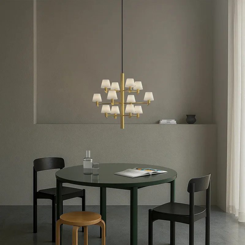 Gil kroonluchter, messingkleurig, Ø 67 cm, 12-lamps van Herstal – productfoto