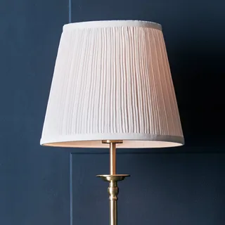 Aantrekkelijk ontworpen staande lamp Imperia van Markslöjd in Messing, Wit – productfoto 2 van 3